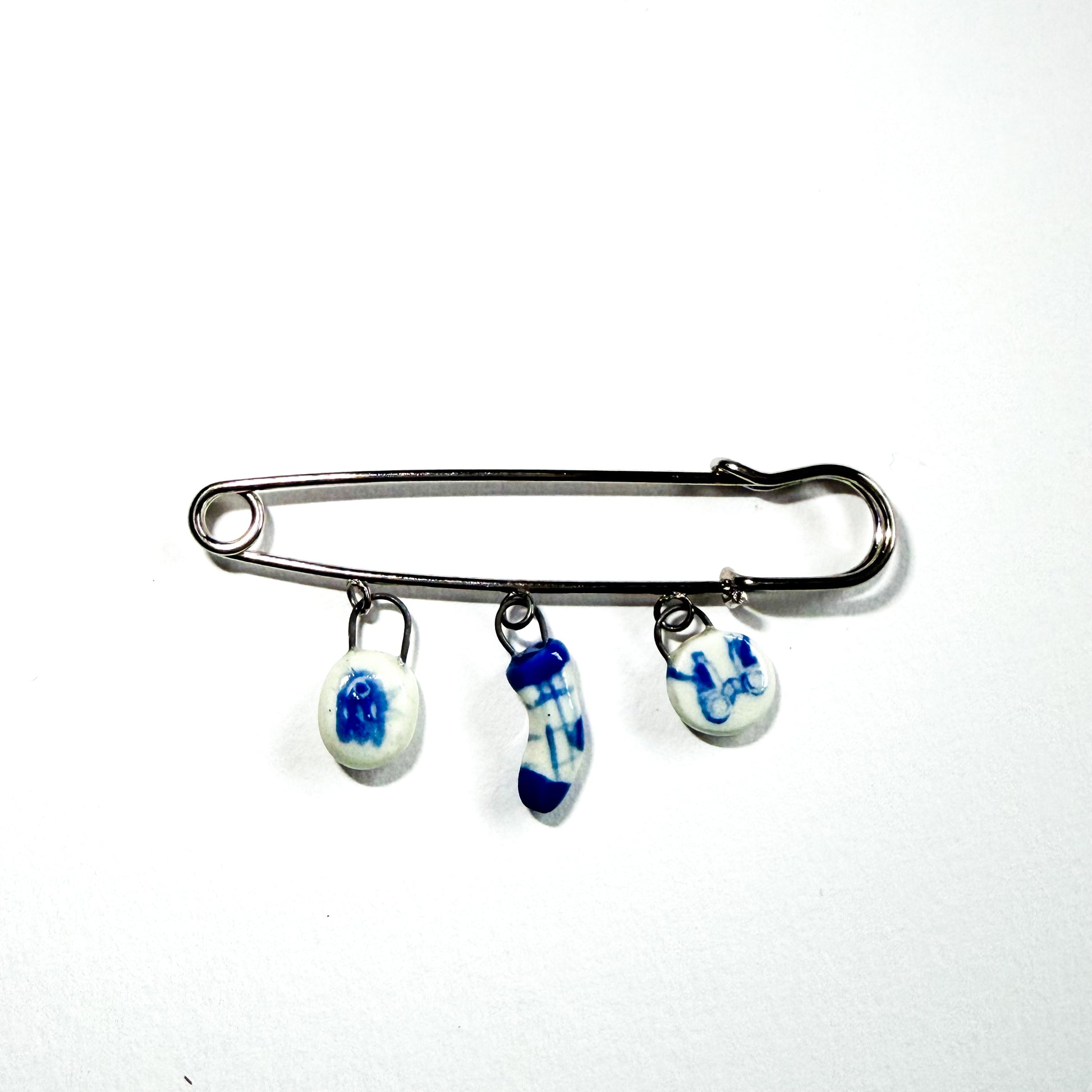 Chutzy Brooch - Chutzy